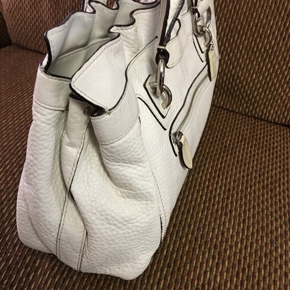 SOLD! COACH Ivory Penelope Large Satchel F14682 - Picture 8 of 8